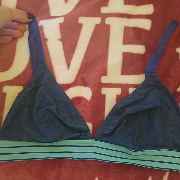 Sexy Victoria's secret bralette unlined new small - Picture 1 of 3